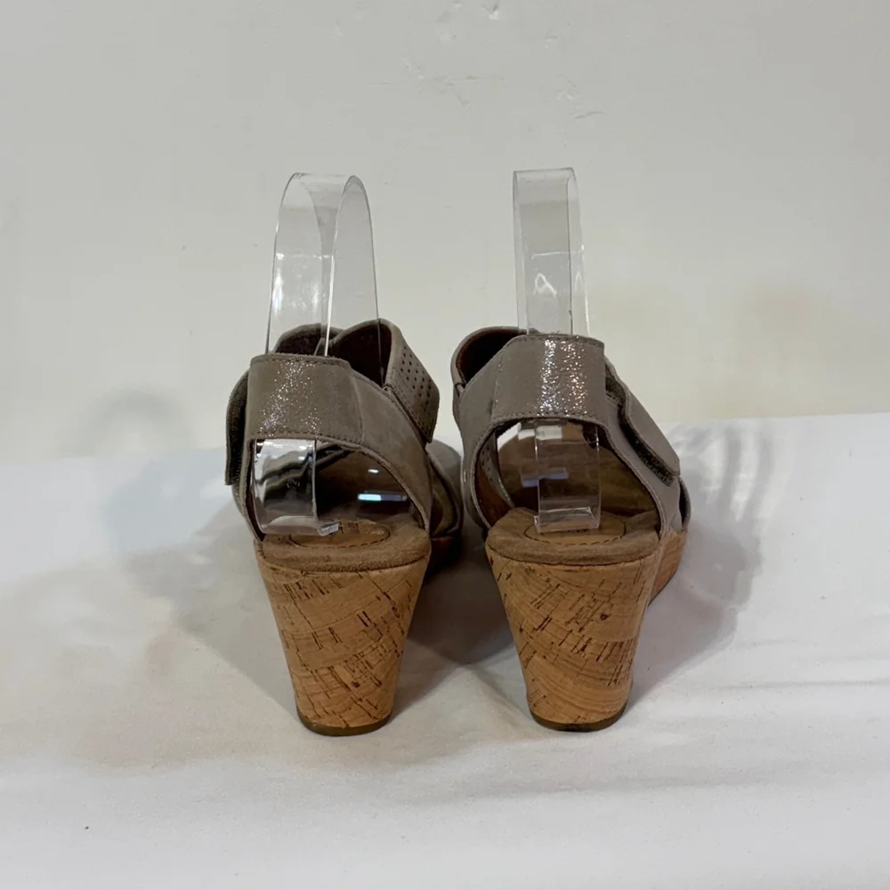Rockport Cork Wedge Sandals Women’s Size 8 Crisscross Strappy Taupe Brown Gray